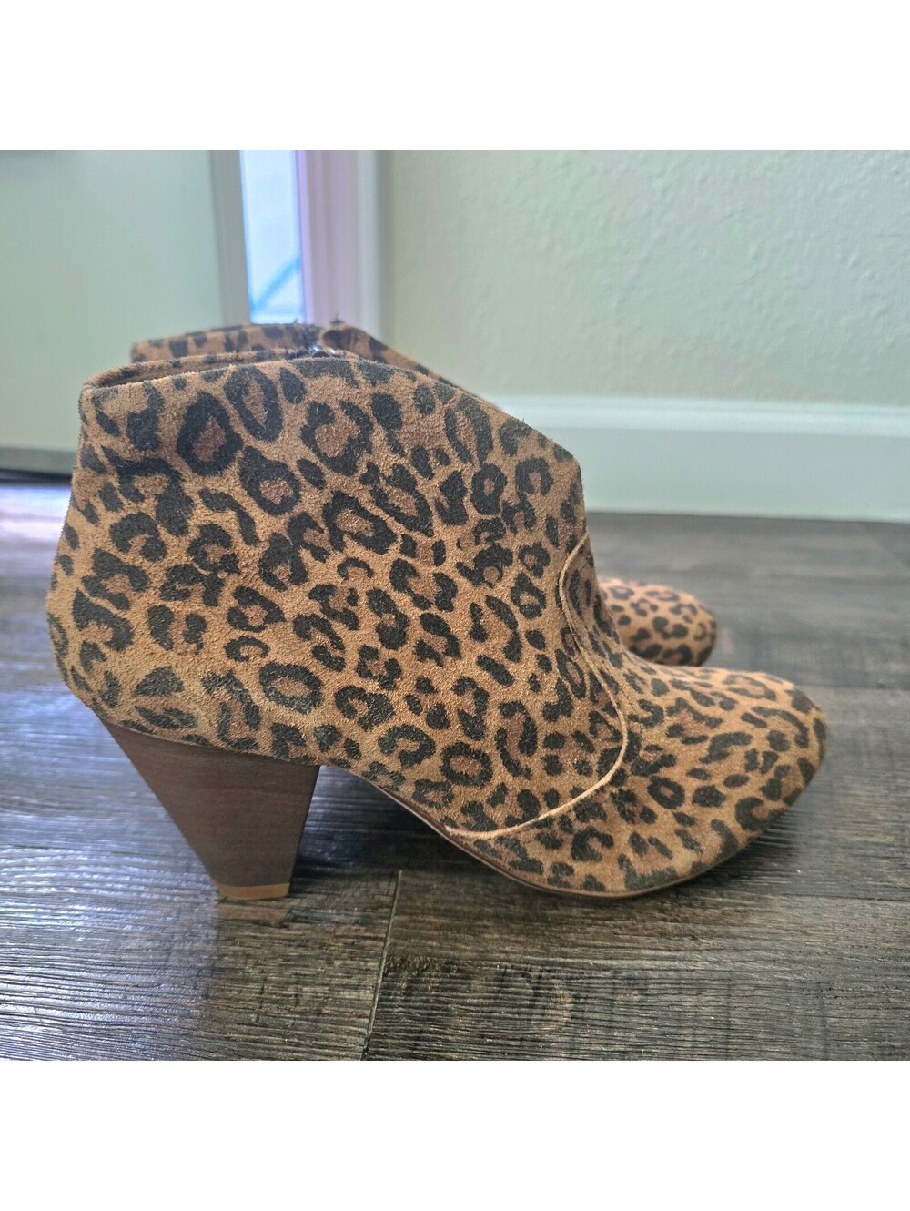 Steve Madden Pembrokl Leopard Ankle Boot size US 9.5